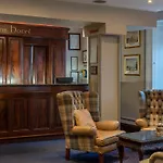 Headfort Arms فندق