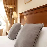 Headfort Arms فندق