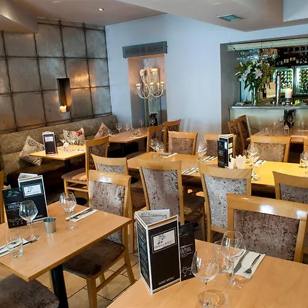 Otel Headfort Arms 4*