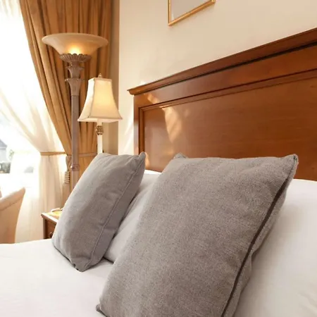 Headfort Arms 4*
