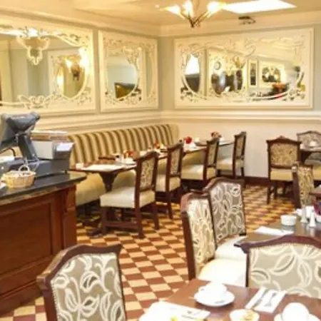 Headfort Arms Hotel 4*