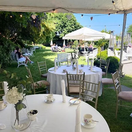Otel Headfort Arms 4*
