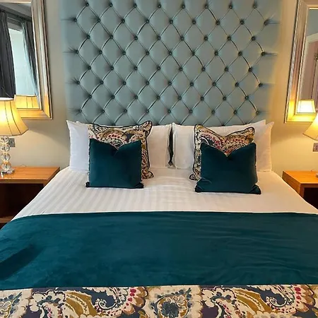Headfort Arms 4*