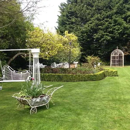 Headfort Arms Otel