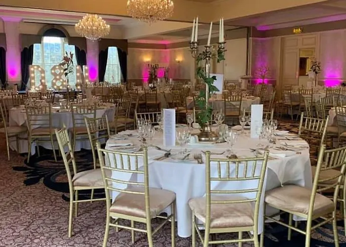 מלון Headfort Arms 4*