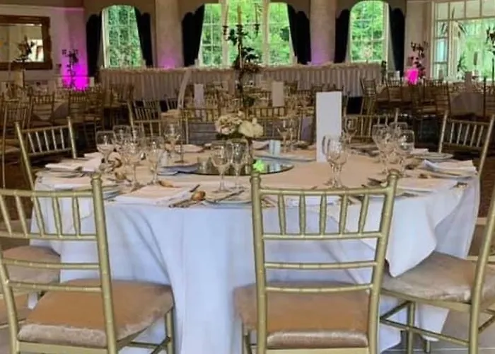 Headfort Arms מלון