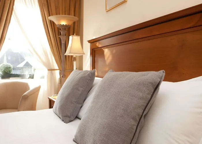 Headfort Arms מלון